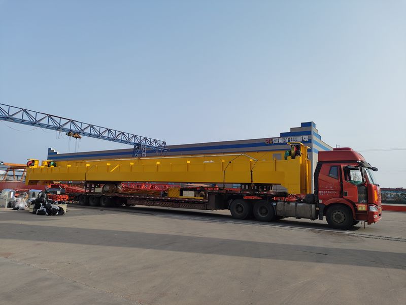 通用橋式起重機  QD32/5t—25.5m  制作完成，發(fā)往河南洛陽(yáng)交付客戶(hù)使用